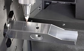 Automatische correctie van lasersnijparameters